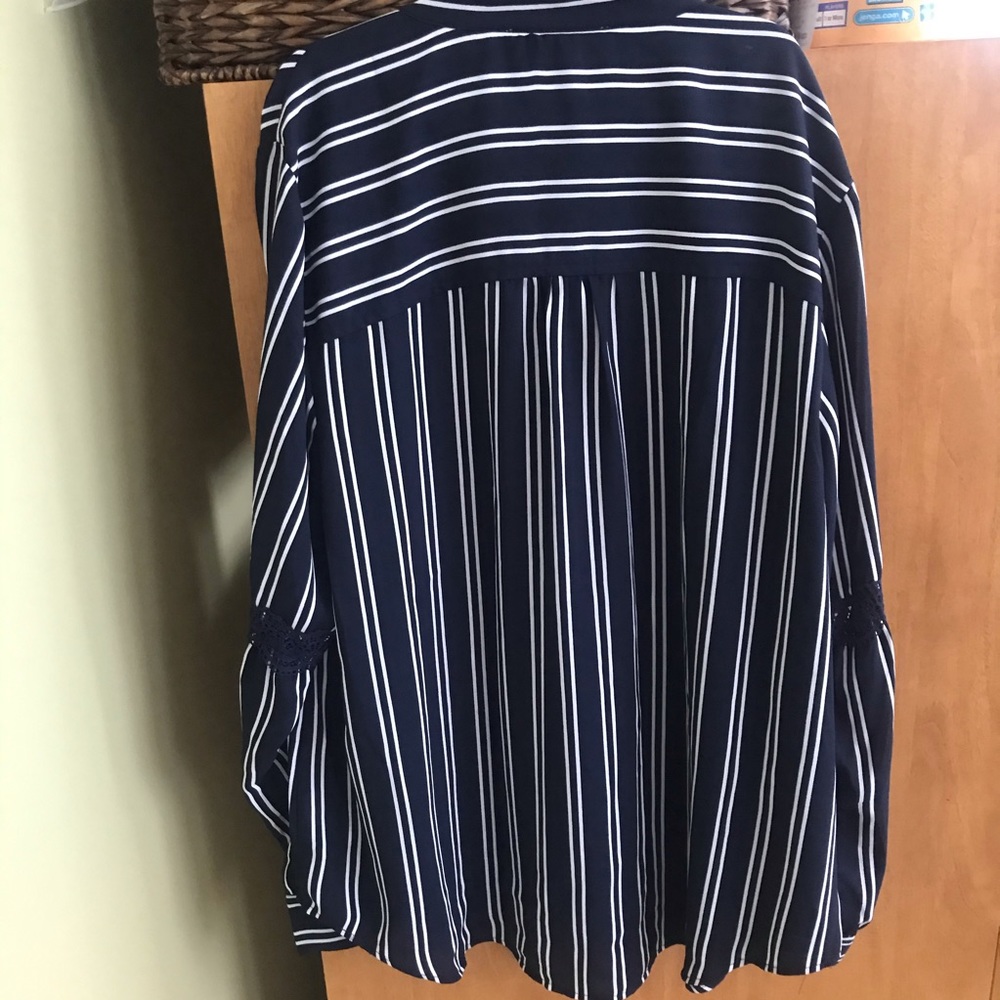 Michael Kors NWOT (fell off) Blue pinstripe Top 1X - Picture 6 of 16